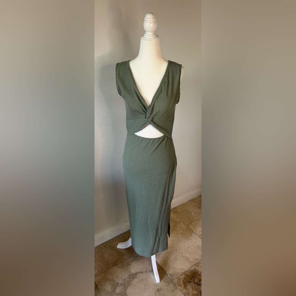 {ANTISTAR} Elegant Olive Green Twist-Front Dress